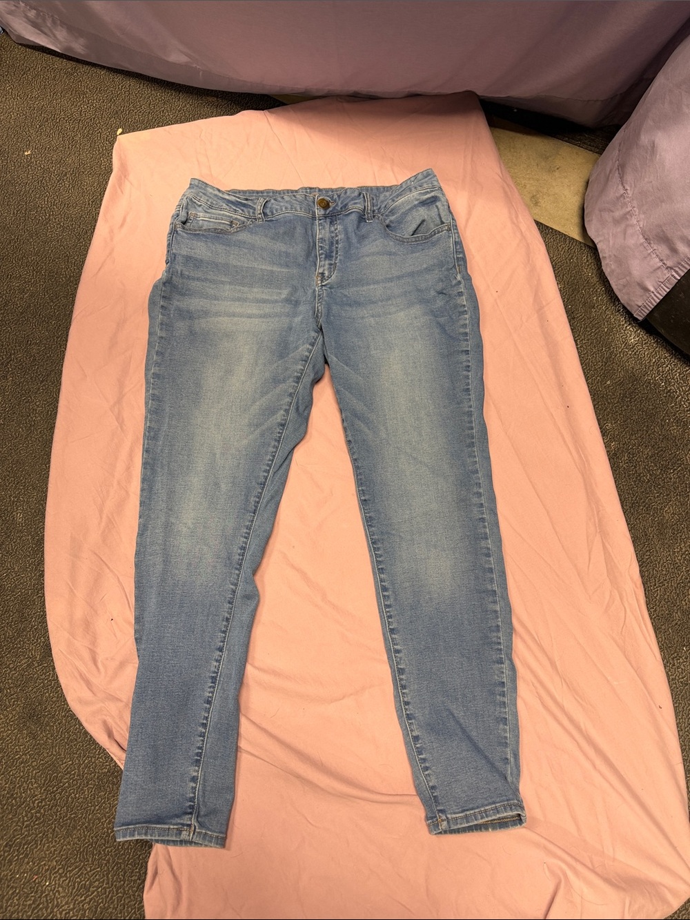 So Jegging Jeans Stretchy in Light Wash
